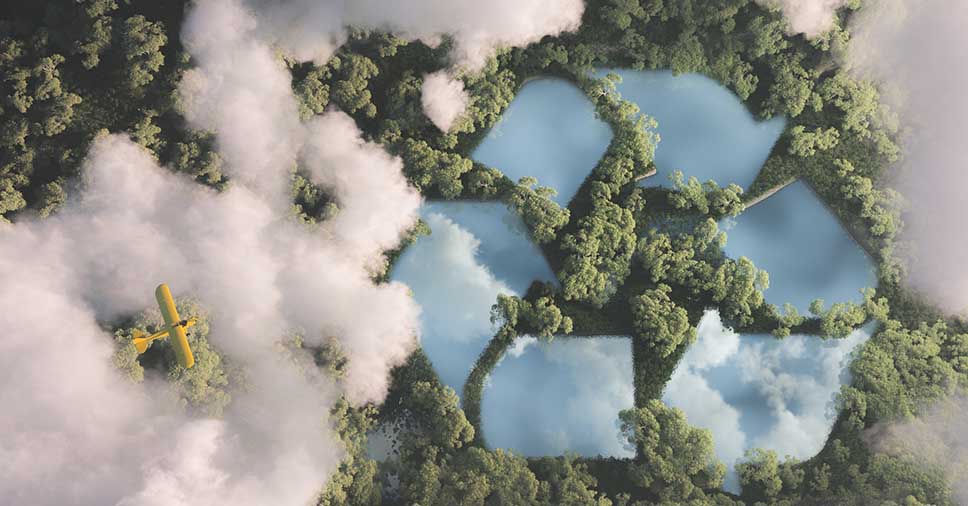 Na imagem vemos uma floresta com símbolo de reciclagem representando o que é Plano de Intervenção